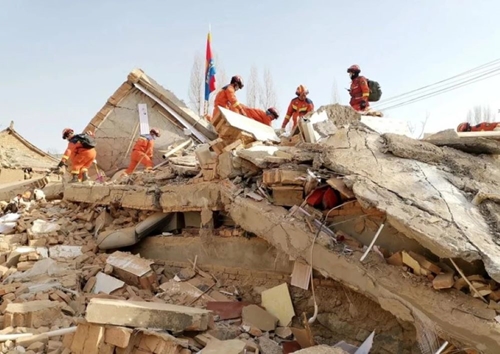 Tân Cương, Trung Quốc rung chuyển bởi động đất mạnh
